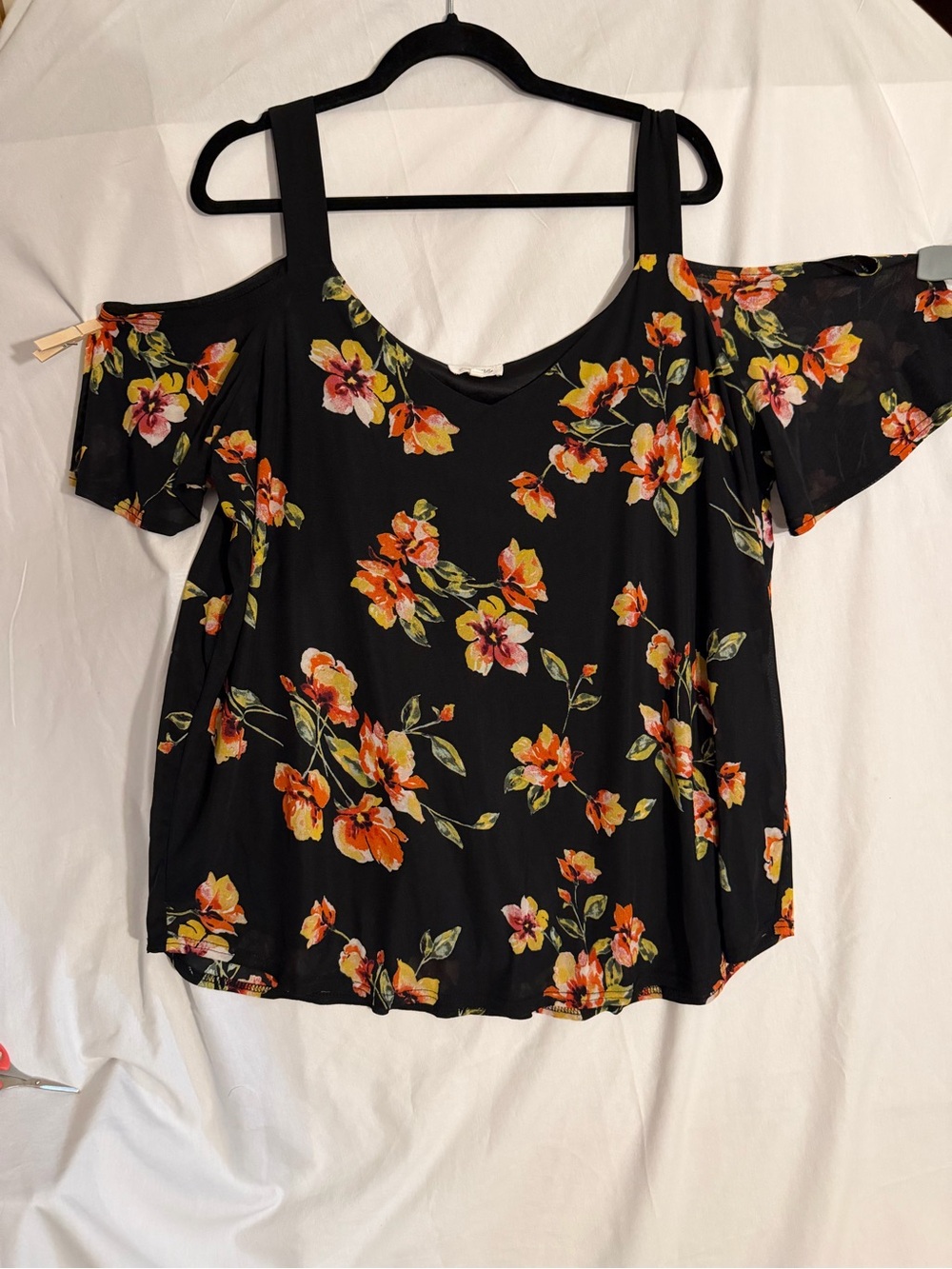 #568 Siren Lily Women's Black Cold-Shoulder Floral Top -